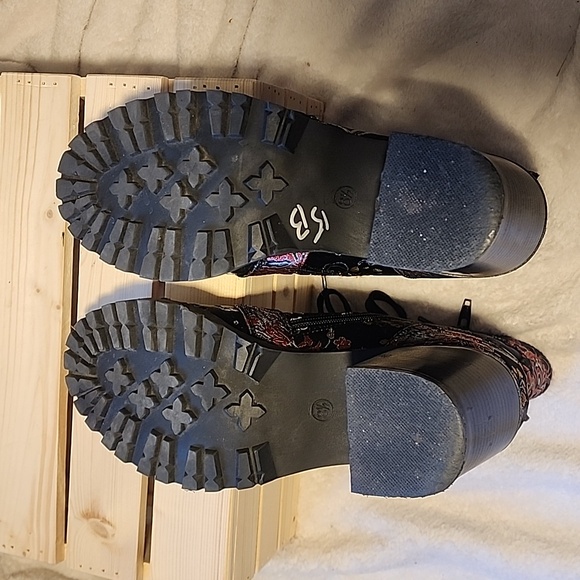 Diba Carryn Black Colorful Floral  Embroidery Heeled Boots - 8.5 - Picture 4 of 5